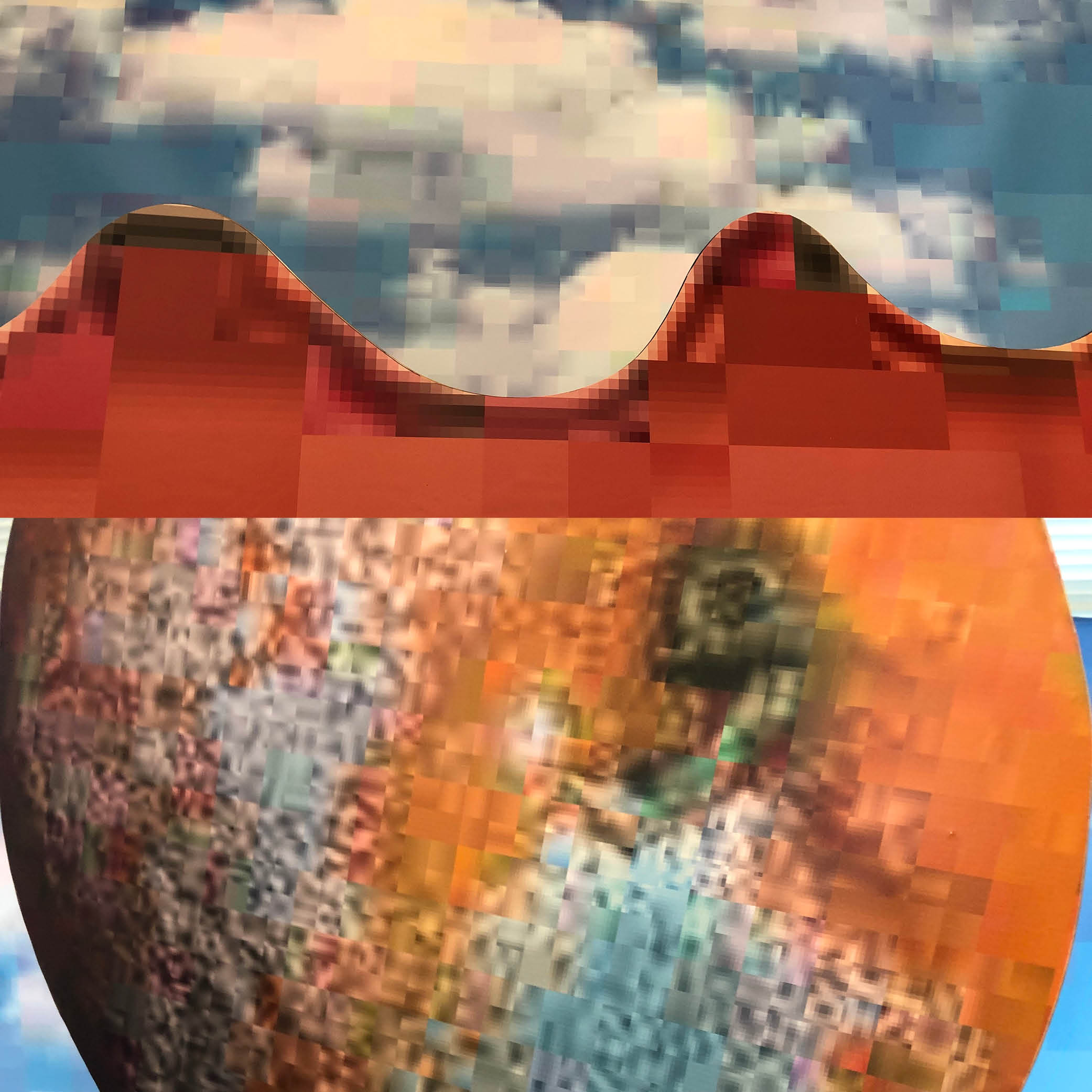 it looks beautiful from afar 看上去很美 