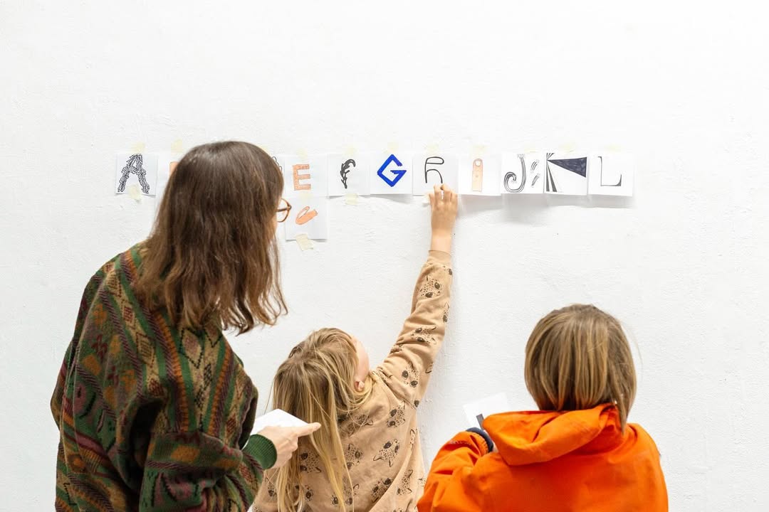 openboek (at ClubSolo) : put the letters on the wall